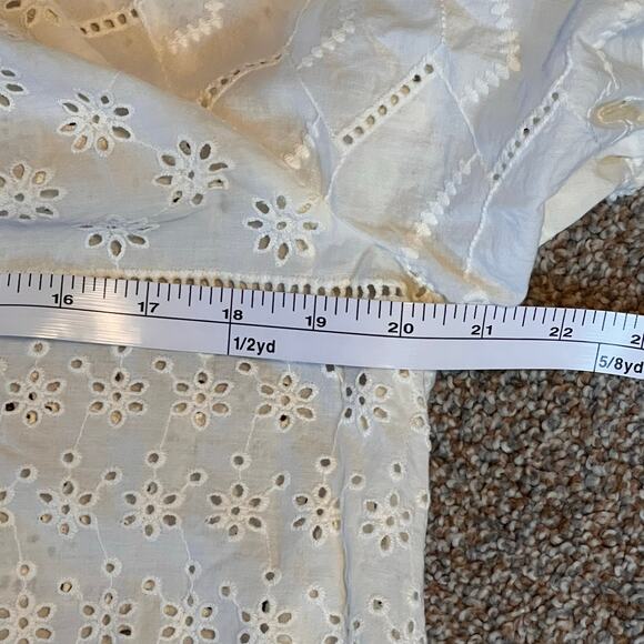 Nicole Miller Artelier Cream Eyelet Puff Sleeve Button Down. Size Medium - Picture 4 of 7